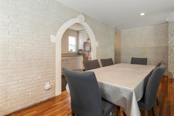 211 BEACH 16TH ST