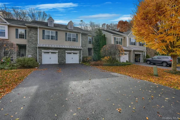 834 HUNTINGTON DR