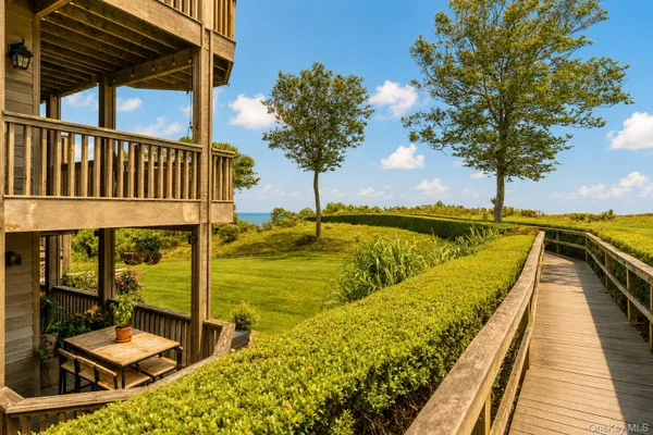 401 FOX HILL DR 401