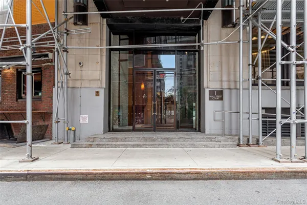 1 WALL STREET CT 605