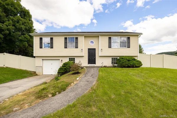 45 NICOLE LN