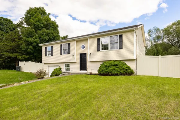 45 NICOLE LN