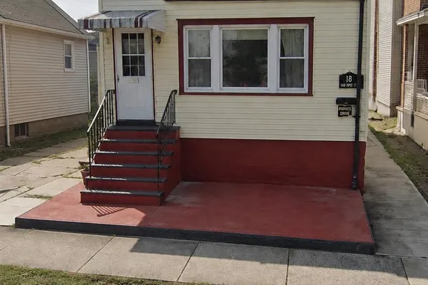 18 VAN RIPER ST
