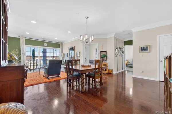 1317 SARATOGA LN