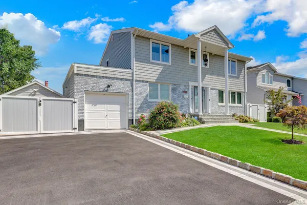 204 BAYVIEW AVE