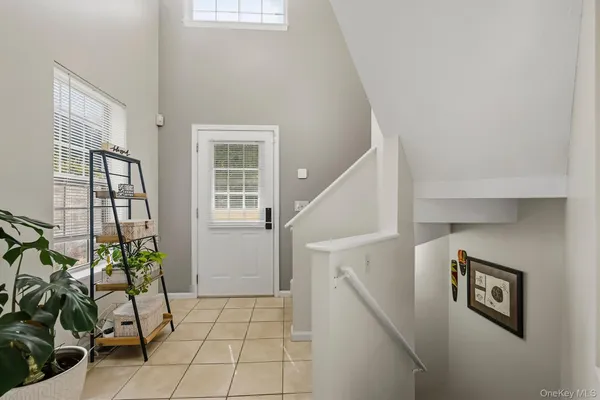 246 CRESTWOOD CT