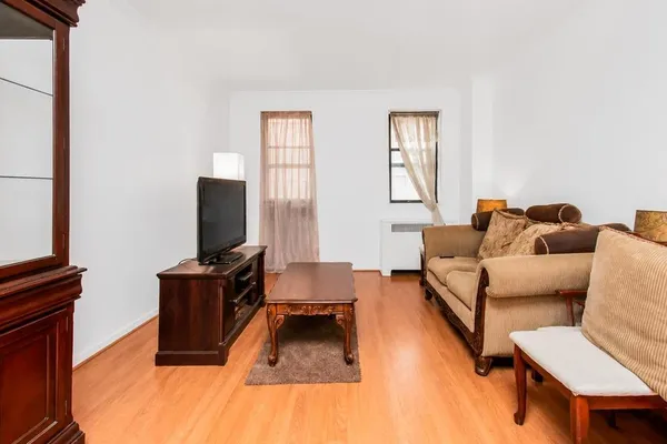 306 E MOSHOLU PKWY 4F