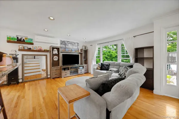 18 VALLEY DR