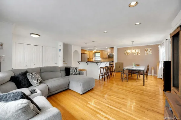 18 VALLEY DR