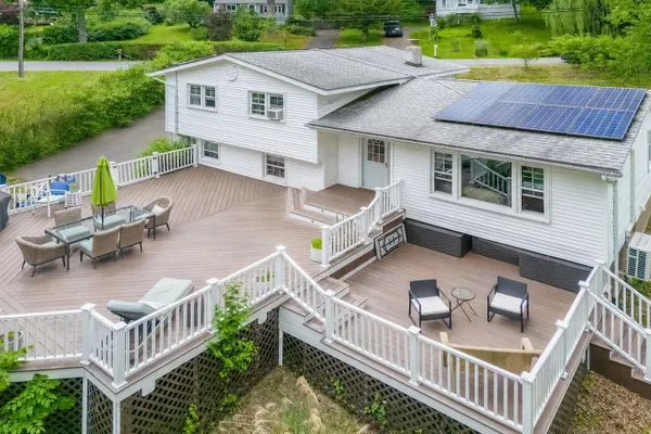 18 VALLEY DR
