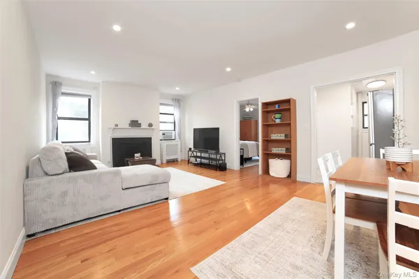 68 E HARTSDALE AVE 5E