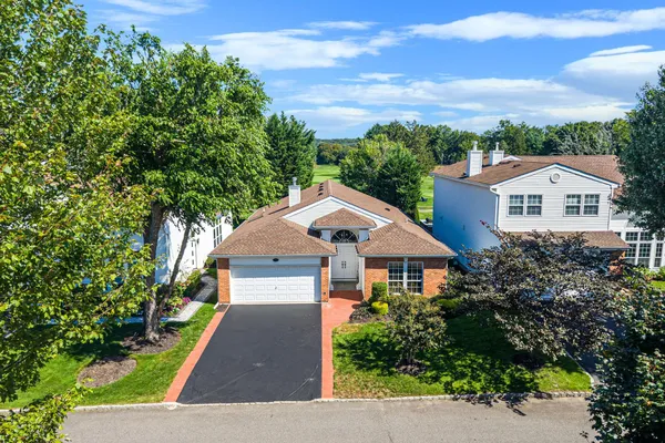 6 HAMLET DR