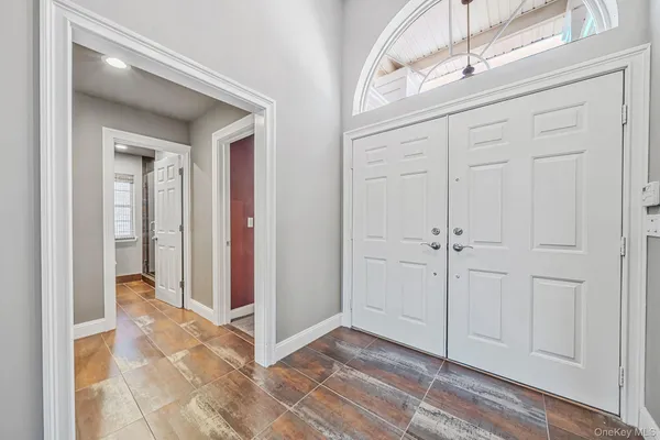 6 HAMLET DR