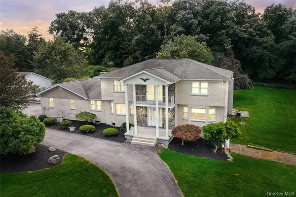 111 AYR RD