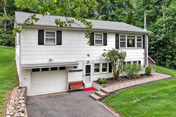 10 WOODYCREST TRL