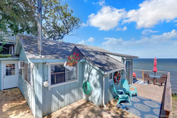 36 BEACH HILL DR
