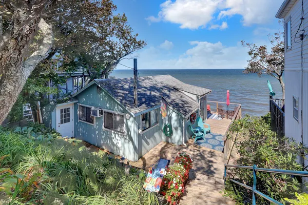 36 BEACH HILL DR