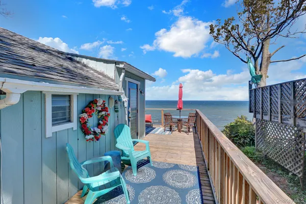 36 BEACH HILL DR
