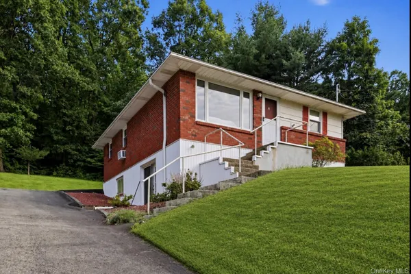 80 GREENWOOD DR