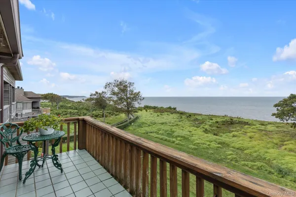 318 FOX HILL DR