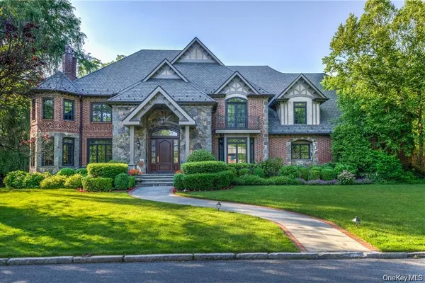 270 TRENOR DR