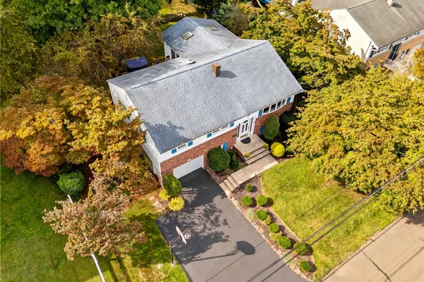 32 SENGSTACKEN DR