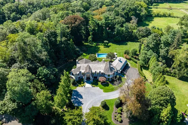 2 HIDDEN POND DR