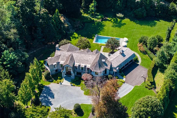 2 HIDDEN POND DR