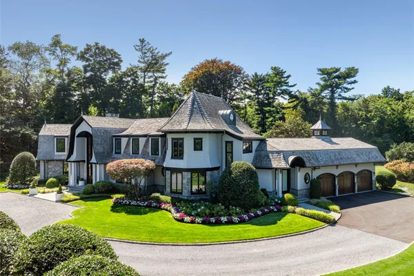 2 HIDDEN POND DR