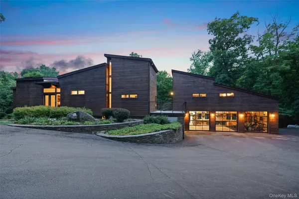 32 WOOD DALE AVE