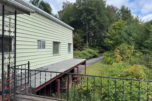186 TWIN BRIDGE RD