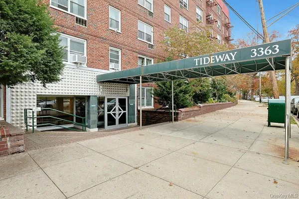 3363 SEDGWICK AVE 4D