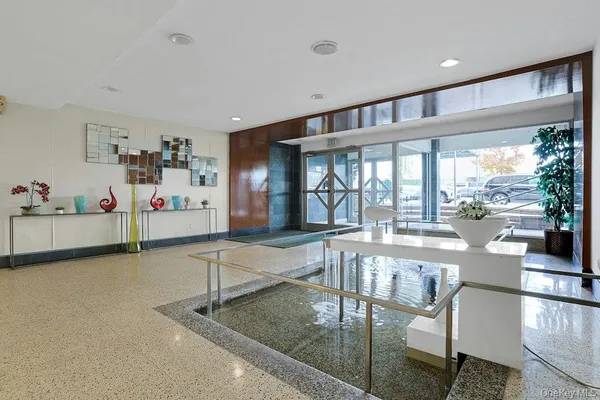 3363 SEDGWICK AVE 4D