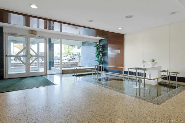 3363 SEDGWICK AVE 4D