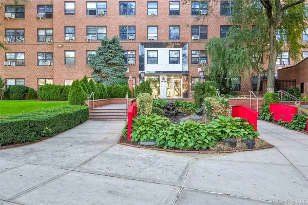 99-40 63RD RD 9D
