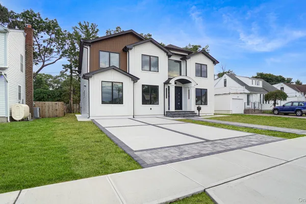 940 SOUTHERN DR