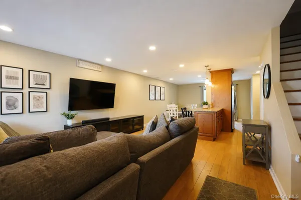 30 HEMLOCK CT