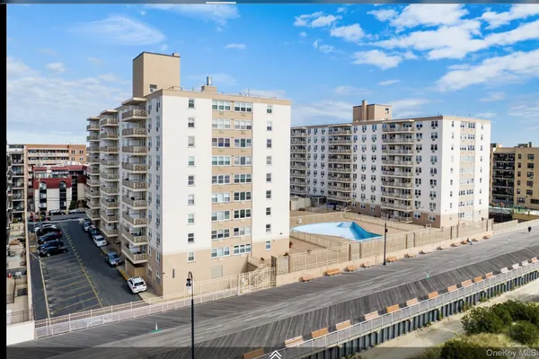 450 SHORE RD 1E