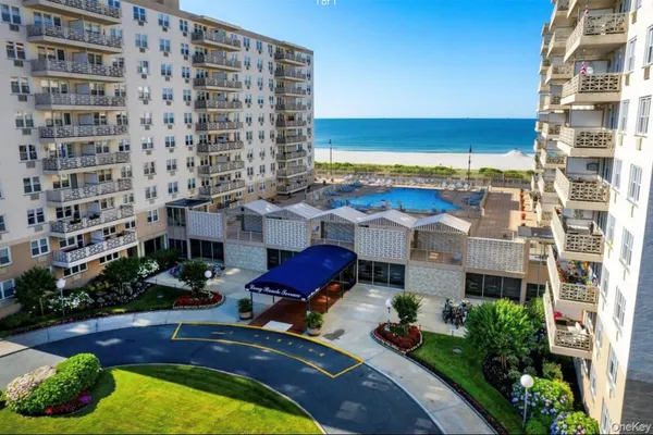 450 SHORE RD 1E