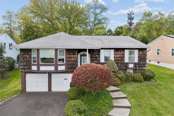 53 CARRIAGE RD