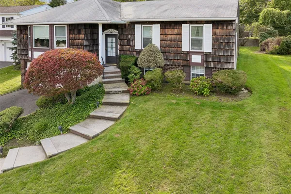 53 CARRIAGE RD