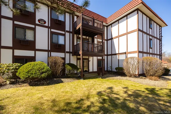 10 SKYLINE DR 10