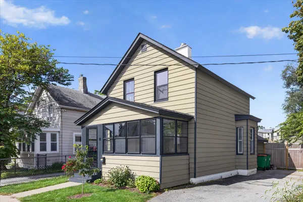 11 S WALNUT ST