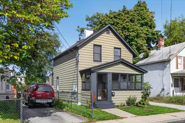 11 S WALNUT ST