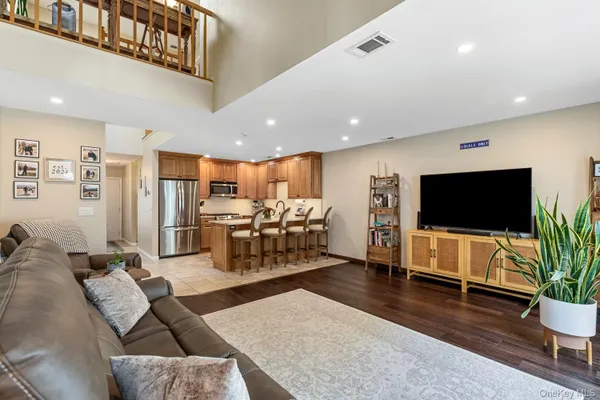 75 FOX CT
