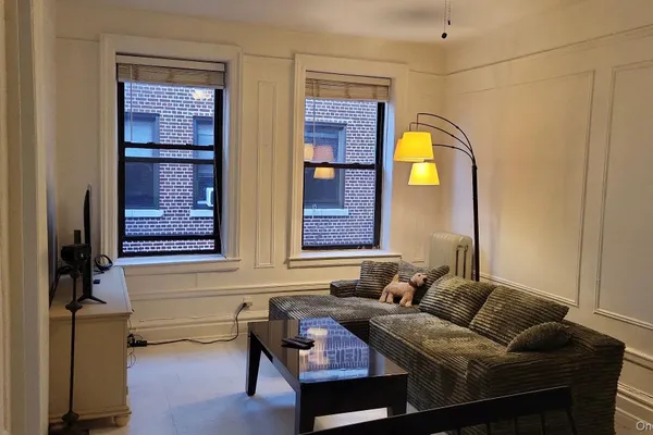 1974 LAFONTAINE AVE 4E