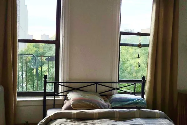1974 LAFONTAINE AVE 4E