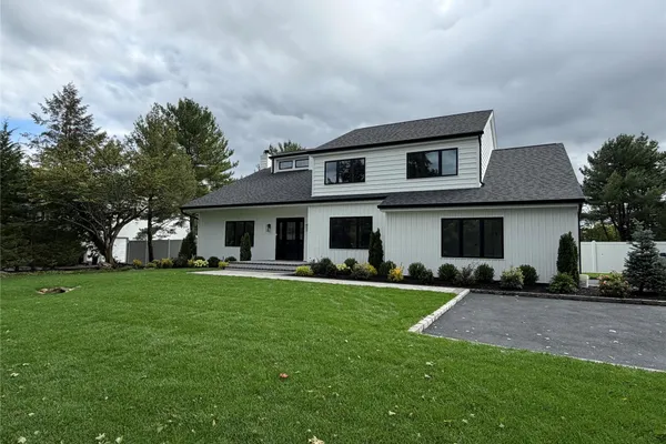 230 WILLIS AVE