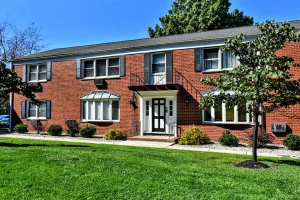 5 DANBURY CT 1703