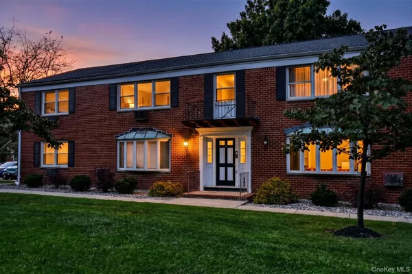 5 DANBURY CT 1703